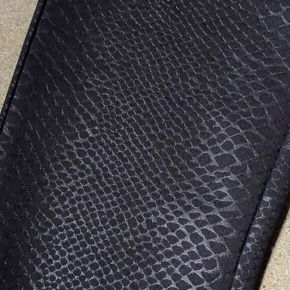 Utopia by Hue Python Ponte Textured Black Faux Leather Leggings (Size: Small) - Picture 10 of 13